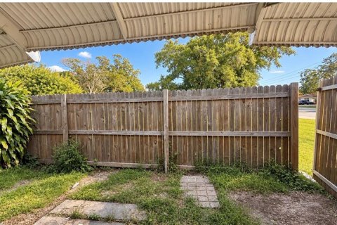 Immobilier commercial à vendre à Saint Petersburg, Floride: 4 chambres, 118.54 m2 № 2434620 - photo 13