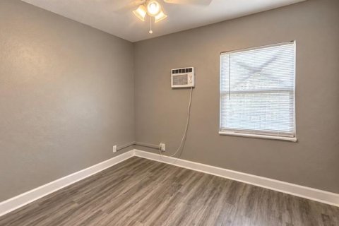 Immobilier commercial à vendre à Saint Petersburg, Floride: 4 chambres, 118.54 m2 № 2434620 - photo 10
