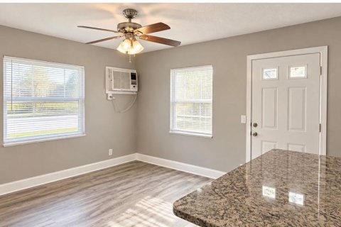 Immobilier commercial à vendre à Saint Petersburg, Floride: 4 chambres, 118.54 m2 № 2434620 - photo 3