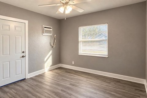 Immobilier commercial à vendre à Saint Petersburg, Floride: 4 chambres, 118.54 m2 № 2434620 - photo 7
