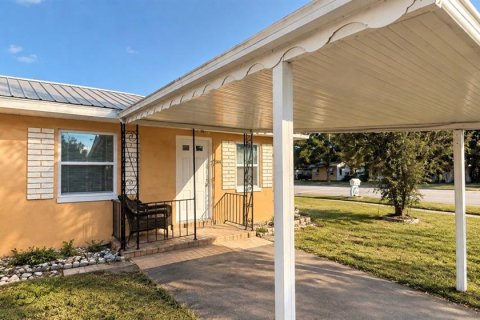 Immobilier commercial à vendre à Saint Petersburg, Floride: 4 chambres, 118.54 m2 № 2434620 - photo 2
