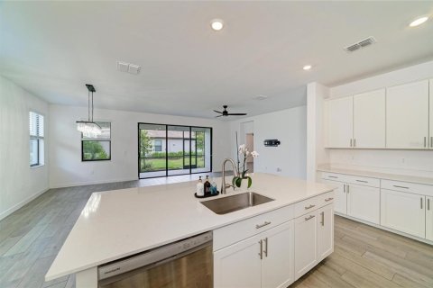 House in Bradenton, Florida 3 bedrooms, 204.57 sq.m. № 2211330 - photo 13