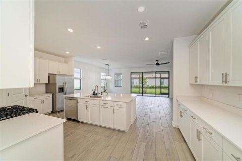 House in Bradenton, Florida 3 bedrooms, 204.57 sq.m. № 2211330 - photo 7