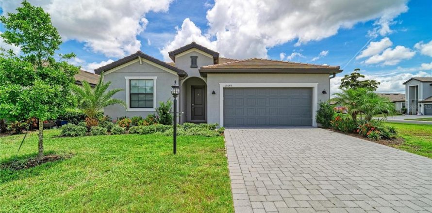 House in Bradenton, Florida 3 bedrooms, 204.57 sq.m. № 2211330