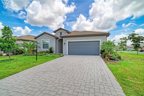 House in Bradenton, Florida 3 bedrooms, 204.57 sq.m. № 2211330 - photo 2