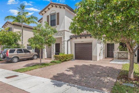 Adosado en venta en Miami, Florida, 3 dormitorios, 133.87 m2 № 1871859 - foto 2