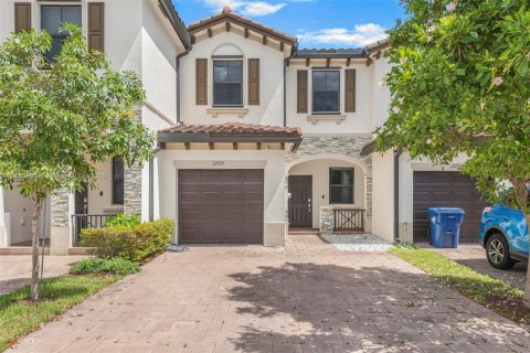 Adosado en venta en Miami, Florida, 3 dormitorios, 133.87 m2 № 1871859 - foto 1