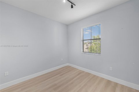 Adosado en venta en Miami, Florida, 3 dormitorios, 133.87 m2 № 1871859 - foto 24