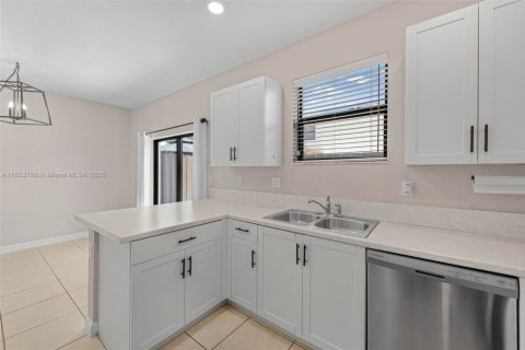 Adosado en venta en Miami, Florida, 3 dormitorios, 133.87 m2 № 1871859 - foto 13