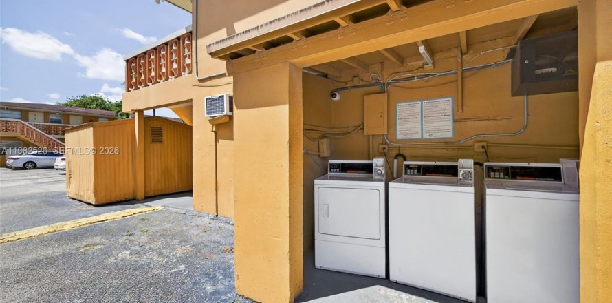 Apartamento en Hialeah, Florida 1 dormitorio № 2045229