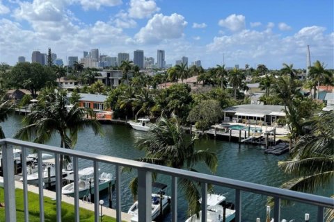 Condominio en alquiler en Fort Lauderdale, Florida, 1 dormitorio, 65.4 m2 № 1162881 - foto 1