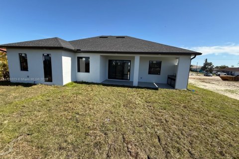Villa ou maison à vendre à Cape Coral, Floride: 4 chambres, 161.19 m2 № 2078443 - photo 25