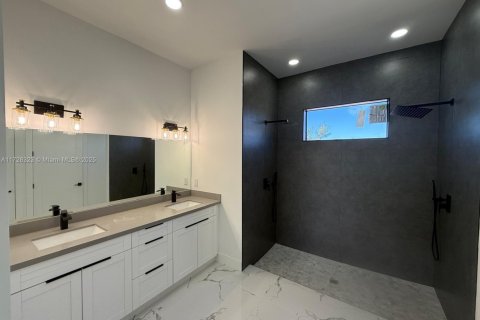 Villa ou maison à vendre à Cape Coral, Floride: 4 chambres, 161.19 m2 № 2078443 - photo 16