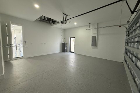 Villa ou maison à vendre à Cape Coral, Floride: 4 chambres, 161.19 m2 № 2078443 - photo 22