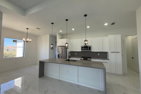 Villa ou maison à vendre à Cape Coral, Floride: 4 chambres, 161.19 m2 № 2078443 - photo 8