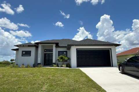 Villa ou maison à Cape Coral, Floride 4 chambres, 161.19 m2 № 2078443
