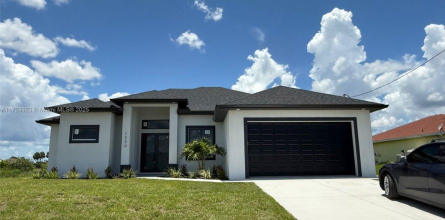 Villa ou maison à Cape Coral, Floride 4 chambres, 161.19 m2 № 2078443