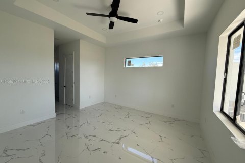 Villa ou maison à vendre à Cape Coral, Floride: 4 chambres, 161.19 m2 № 2078443 - photo 20