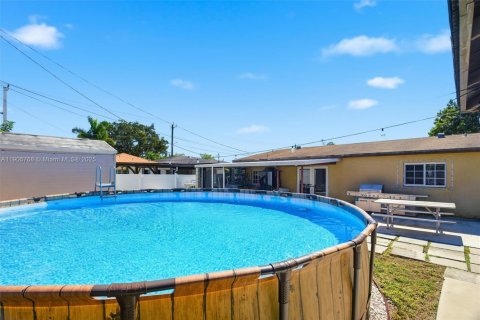 House in Hollywood, Florida 3 bedrooms, 126.35 sq.m. № 2082030 - photo 22