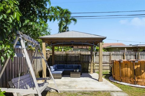 House in Hollywood, Florida 3 bedrooms, 126.35 sq.m. № 2082030 - photo 26