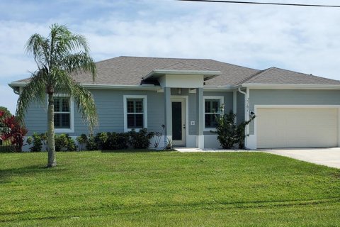 House in Port St. Lucie, Florida 4 bedrooms, 150.97 sq.m. № 2370263