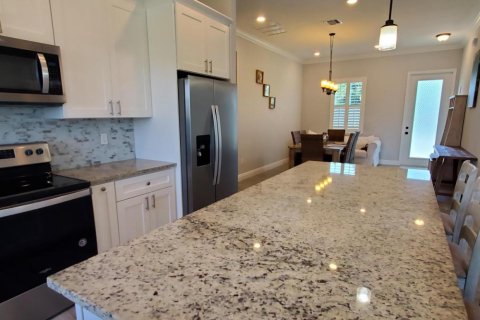 House in Port St. Lucie, Florida 4 bedrooms, 150.97 sq.m. № 2370263 - photo 6