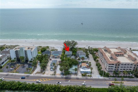 Villa ou maison à vendre à Indian Rocks Beach, Floride: 5 chambres, 287.07 m2 № 1339239 - photo 1