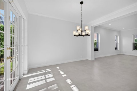 House in Weston, Florida 5 bedrooms, 369.66 sq.m. № 1955016 - photo 6
