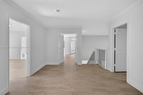 House in Weston, Florida 5 bedrooms, 369.66 sq.m. № 1955016 - photo 25