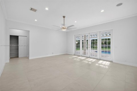 House in Weston, Florida 5 bedrooms, 369.66 sq.m. № 1955016 - photo 12