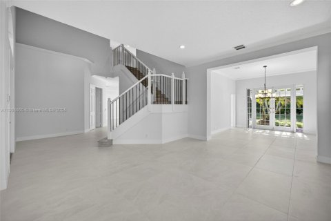 House in Weston, Florida 5 bedrooms, 369.66 sq.m. № 1955016 - photo 4