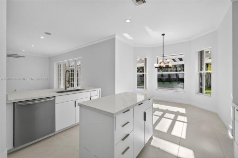 House in Weston, Florida 5 bedrooms, 369.66 sq.m. № 1955016 - photo 9