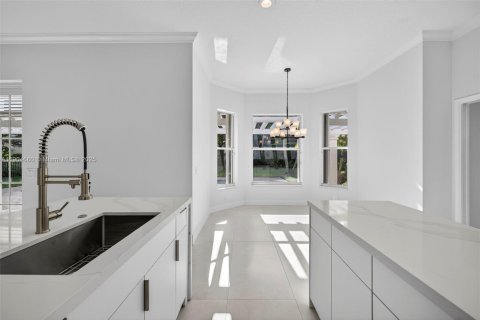 House in Weston, Florida 5 bedrooms, 369.66 sq.m. № 1955016 - photo 11