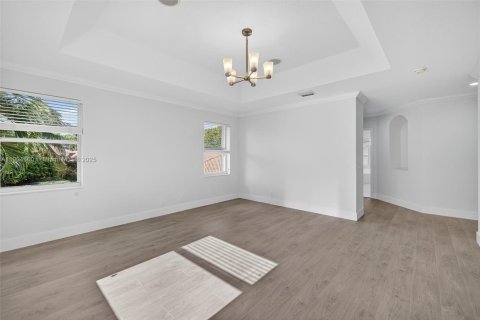 House in Weston, Florida 5 bedrooms, 369.66 sq.m. № 1955016 - photo 29