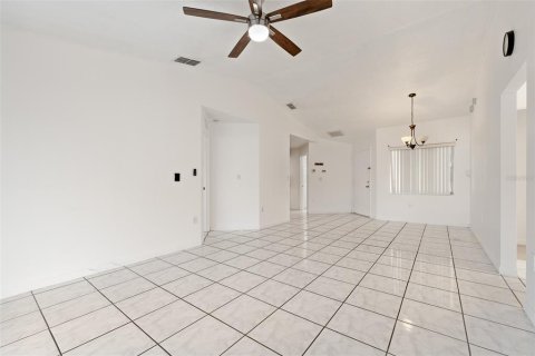 Villa ou maison à vendre à Kissimmee, Floride: 3 chambres, 109.07 m2 № 1544611 - photo 5