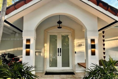 Casa en alquiler en Key Biscayne, Florida, 5 dormitorios, 217.95 m2 № 2038819 - foto 10