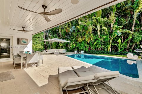 Casa en alquiler en Key Biscayne, Florida, 5 dormitorios, 217.95 m2 № 2038819 - foto 2