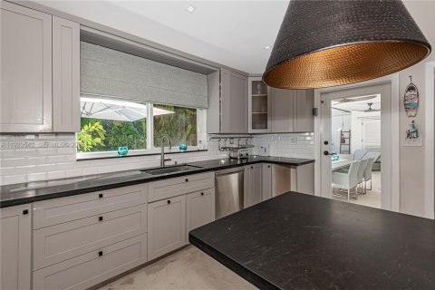 Casa en alquiler en Key Biscayne, Florida, 5 dormitorios, 217.95 m2 № 2038819 - foto 16