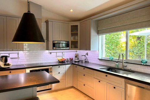 Casa en alquiler en Key Biscayne, Florida, 5 dormitorios, 217.95 m2 № 2038819 - foto 12