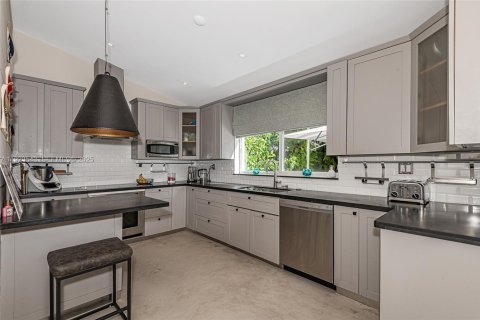 Casa en alquiler en Key Biscayne, Florida, 5 dormitorios, 217.95 m2 № 2038819 - foto 14