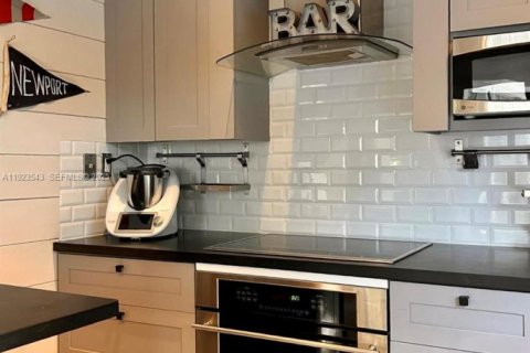 Casa en alquiler en Key Biscayne, Florida, 5 dormitorios, 217.95 m2 № 2038819 - foto 13