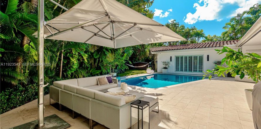 Casa en Key Biscayne, Florida 5 dormitorios, 217.95 m2 № 2038819