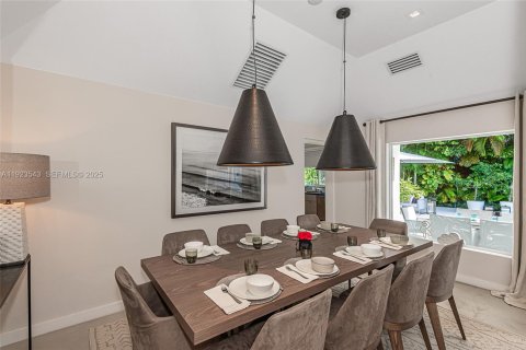 Casa en alquiler en Key Biscayne, Florida, 5 dormitorios, 217.95 m2 № 2038819 - foto 18