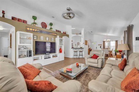 House in Davenport, Florida 4 bedrooms, 156.17 sq.m. № 2099780 - photo 9