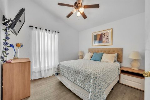 House in Davenport, Florida 4 bedrooms, 156.17 sq.m. № 2099780 - photo 19