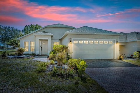 House in Davenport, Florida 4 bedrooms, 156.17 sq.m. № 2099780