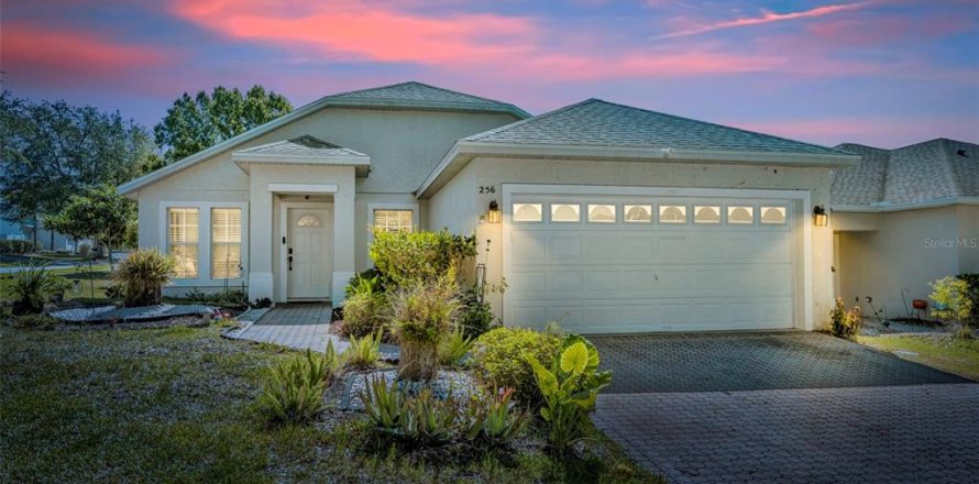 House in Davenport, Florida 4 bedrooms, 156.17 sq.m. № 2099780
