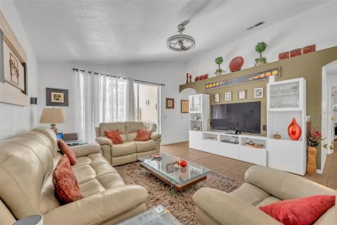 House in Davenport, Florida 4 bedrooms, 156.17 sq.m. № 2099780 - photo 7