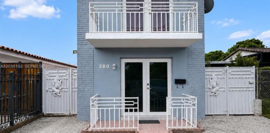 Villa ou maison à Hialeah, Floride 3 chambres, 175.59 m2 № 2087804