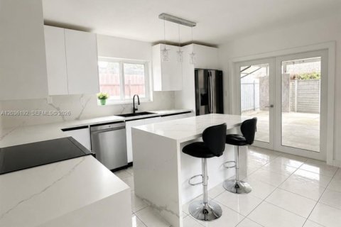 Villa ou maison à vendre à Hialeah, Floride: 3 chambres, 175.59 m2 № 2087804 - photo 6